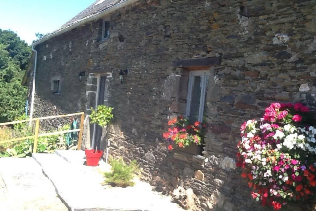 הוילה Laniscat Les Ecuries Is A Modern Renovated Barn מראה חיצוני תמונה